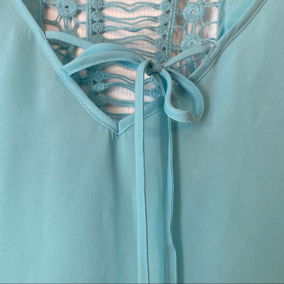 New Directions Crochet Back Blouse - Picture 3 of 5